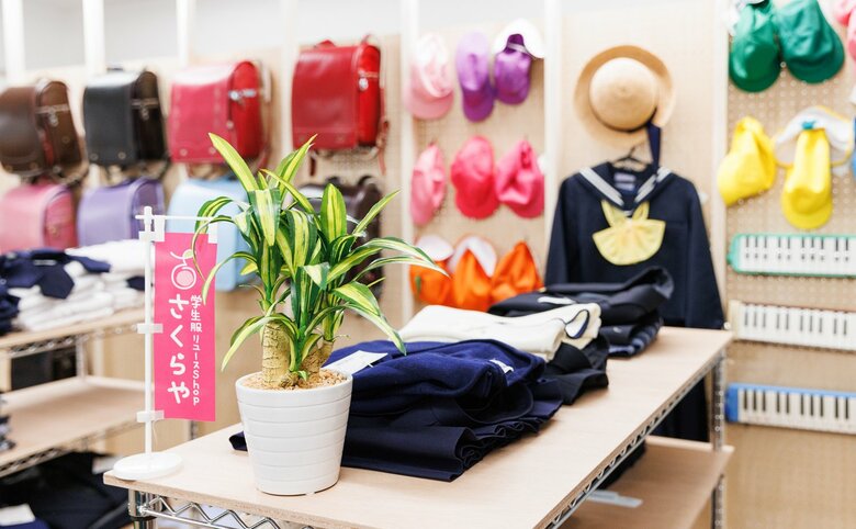 明るく清潔感のある店内