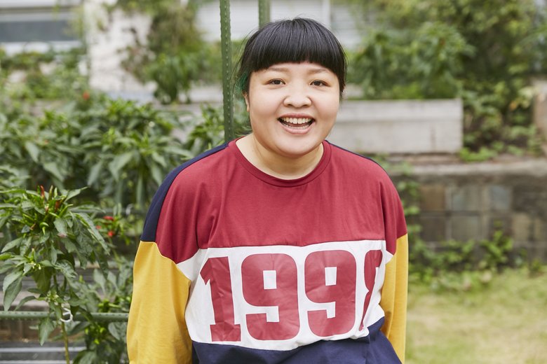 赤と青と黄色と白。カラフルなカットソーがお似合いのオカリナさん