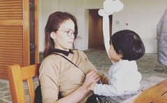 知念里奈「ママごめんね」再婚に対する長男の言葉「本当に幸せなこと」12歳差の次男とステップファミリーを育む今