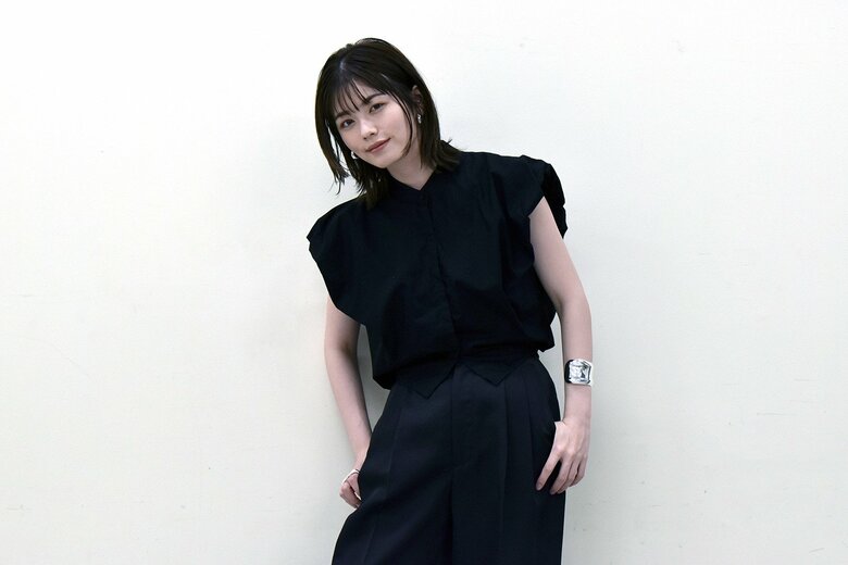 透明感のある美しさと、親しみやすい愛らしさが同居しているのが魅力的