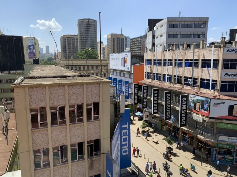 ケニアの首都ナイロビは、高層ビルが立ち並ぶ大都会だった