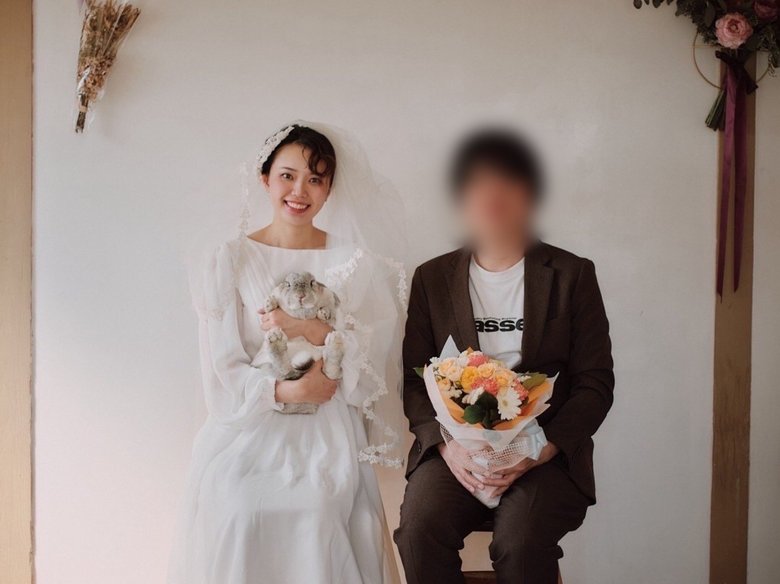 入籍した日の結婚写真。徳留さん、美しい！（撮影：安楽将士）