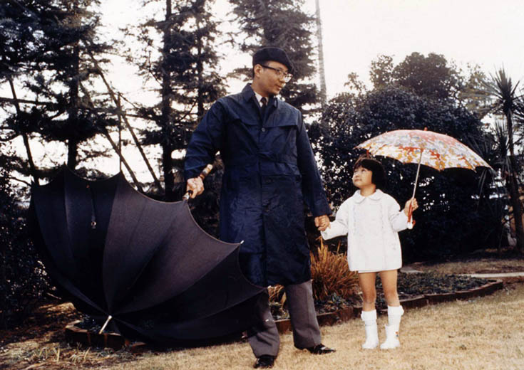 手塚治虫さんと幼少の娘・るみ子さん