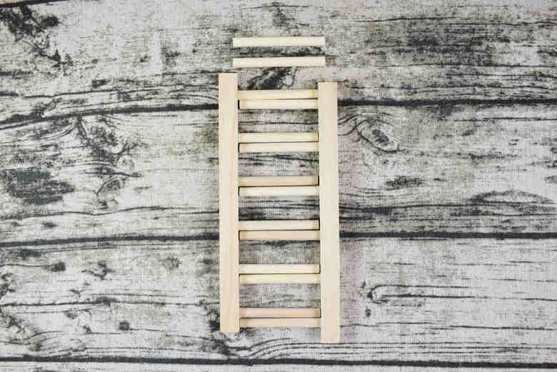 ダイソーおすすめ収納「木製お皿立て」の本体画像