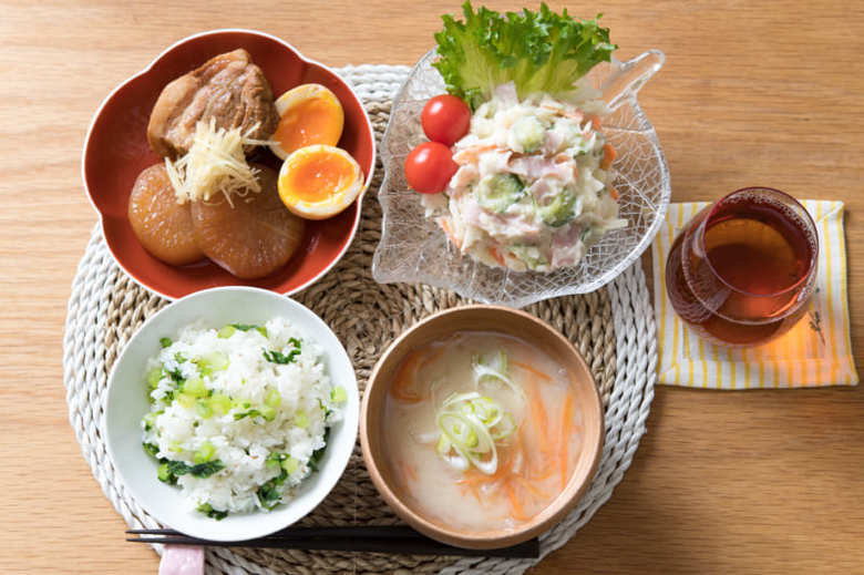 Sweet and tender simmered pork,Miso soup,Rice with Japanese radish leaves and potato salad.