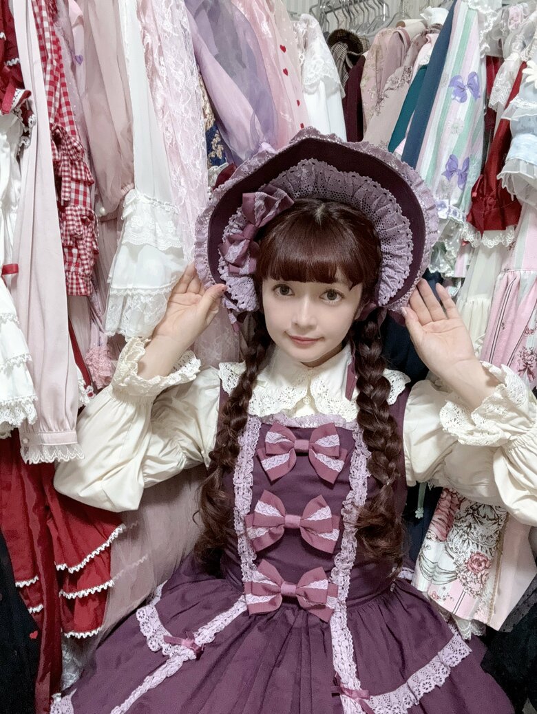 自宅のロリータ部屋にて