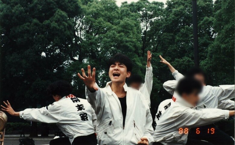 1988年、彦摩呂さん（中央）が21歳の頃、アイドルグループ「幕末塾」のメンバーとしてデビュー。お母さんは彦摩呂さんの「こうしたい」という夢をいつも応援してくれたそう
