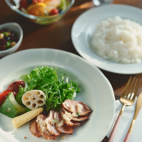 「HOTEL CAFUNE」で提供される食事の一例