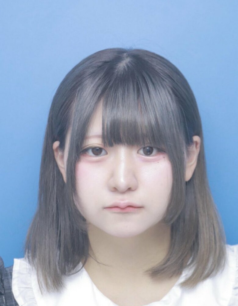 証明写真の撮影もひと苦労だそう