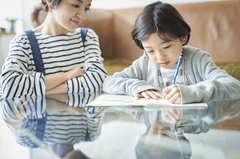 子どもがコミュ障、自己肯定感が低い…これって親のせい？