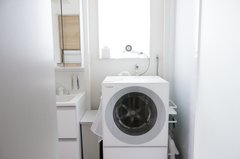 「100円グッズで見違えた！」洗面所がラクに片づく秘密【プロが解説】