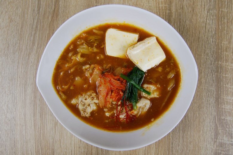 セブンイレブン「1/2日分の野菜！ 旨辛キムチ鍋」の食レポ画像