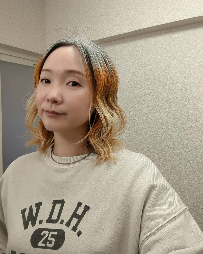 ヘアマニキュアが残り、オレンジ色に