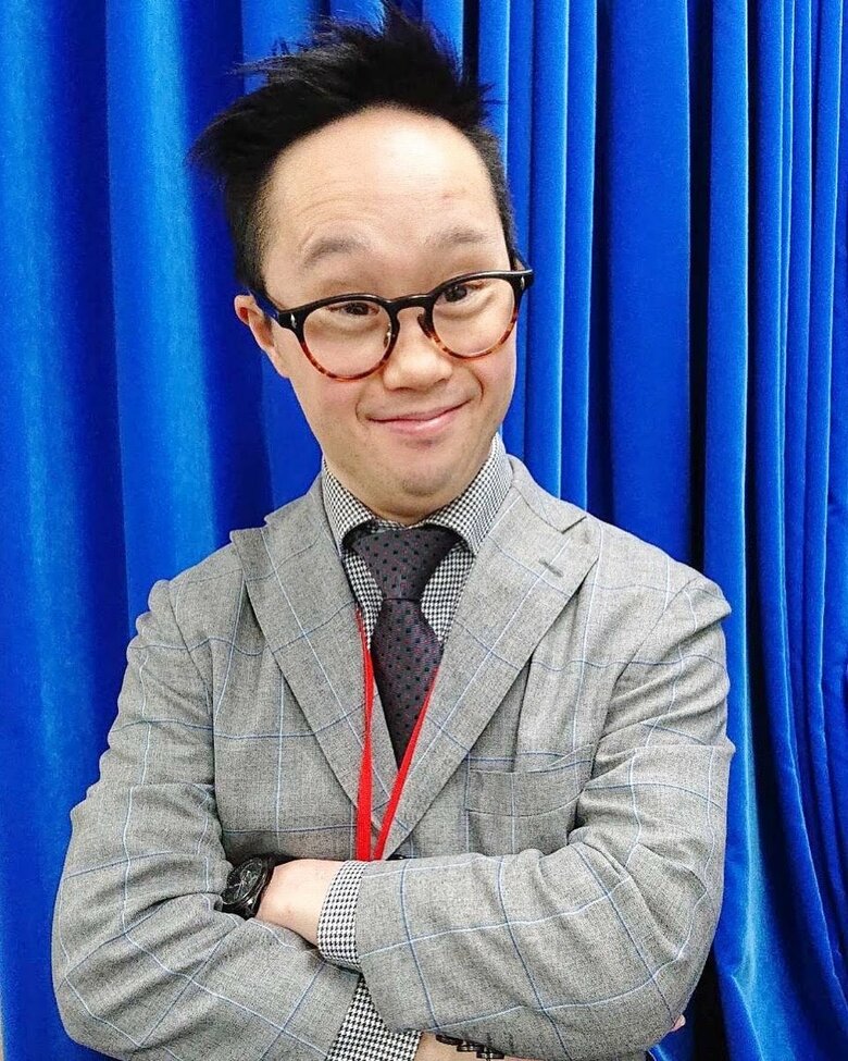 出社はスーツスタイルで