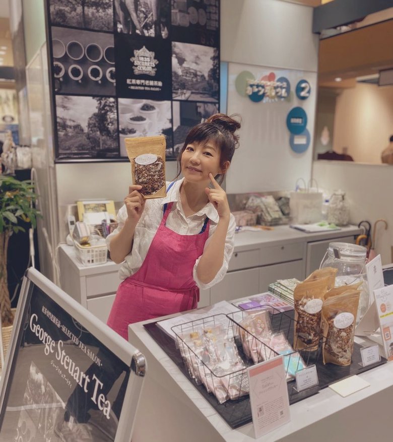 自身がかかわった商品を販売する店頭に立つことも