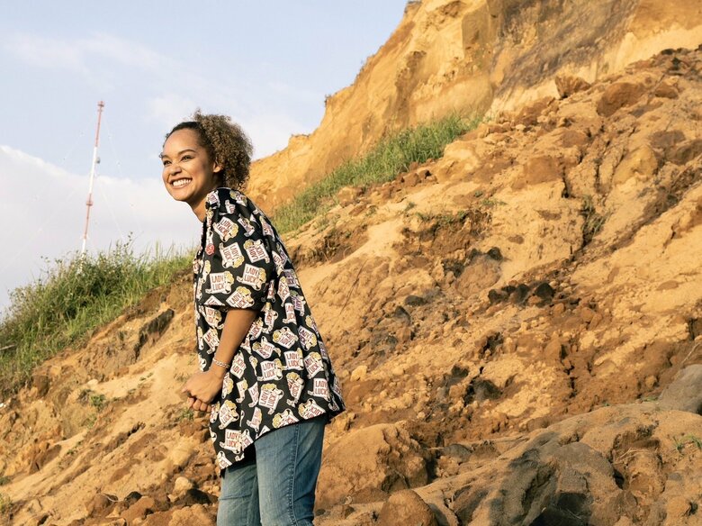 「何事にもチャレンジする母親像でありたい」と語るエリアナさん。ナチュラルな笑顔が魅力的です