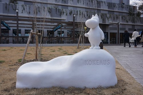 雲にのったムーミンがお出迎え