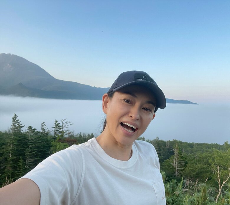 華やかなイメージが強いが普段着はGパンTシャツすっぴんが定番