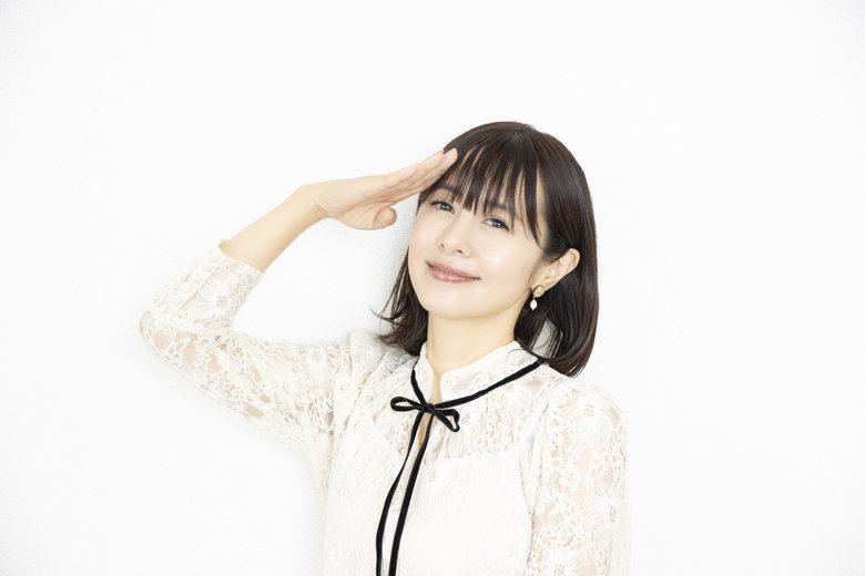 『ミニスカポリス』時代の敬礼を