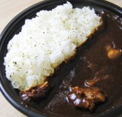 ファミマ「黒ハヤシライス」濃厚ルーの程よい苦味が大人の一皿！