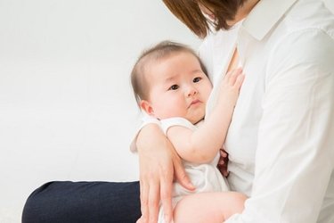 母乳とミルクそれぞれのメリットとは？