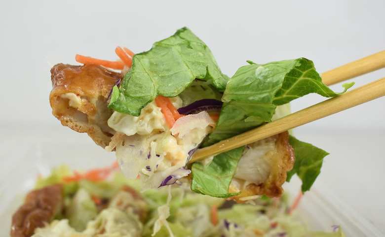 ローソンのおすすめ人気サラダ「タルタルチキン南蛮のサラダ」の実物画像