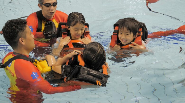 地元のプールで行われた「ウクラン」の体験会