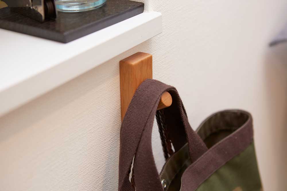 無印良品の壁に付けられる家具フック