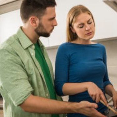 【体験談】「精神的暴力」で妻を追い詰める〝モラハラ夫〟の特徴と言動