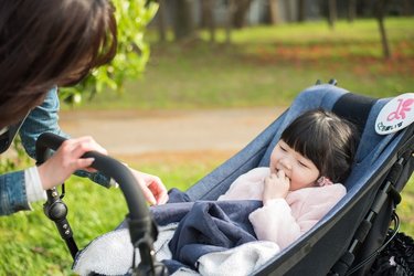 通勤ラッシュで舌打ちや蹴りが…「子ども用車いす」の悲痛な声