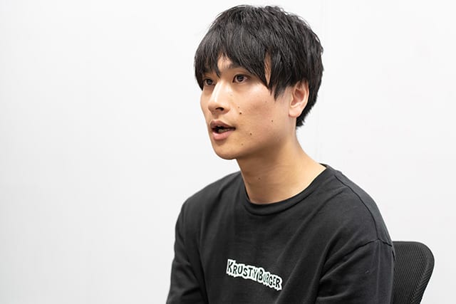 ひとつひとつの質問に丁寧に答える朝山さん