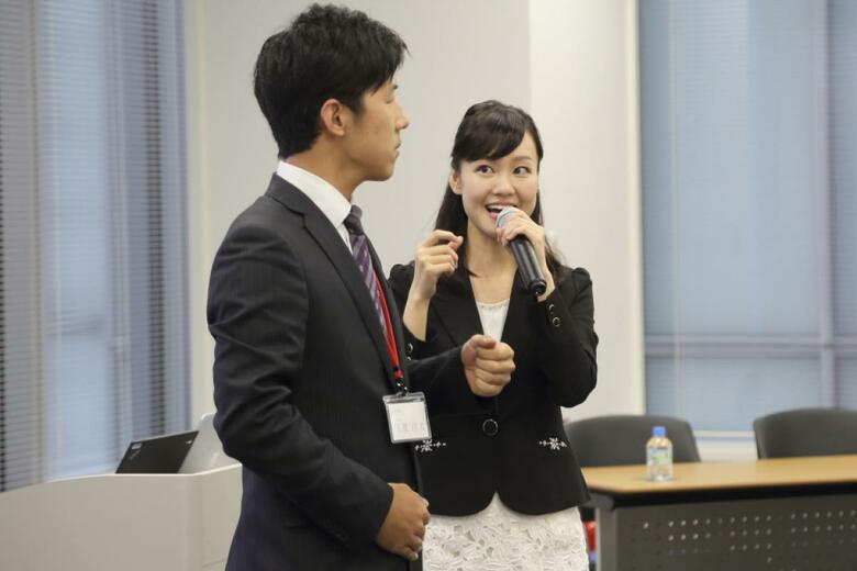 ビジネスマナー研修では、正しい発声の仕方から練習