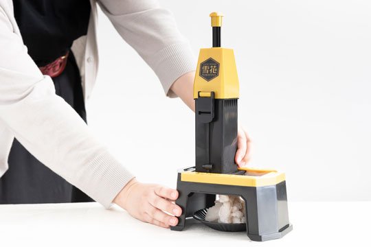 ▲フタから出ている黒い棒がアイスの残量。下がりきるとアイスがなくなったことがわかる。