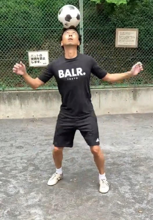 サッカーの腕前はさすが！（ワッキーInstagram【@japan_wacky】より引用）