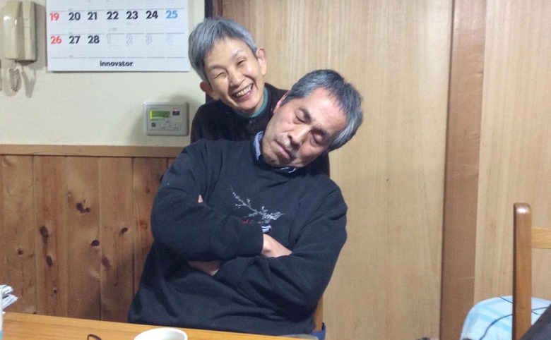 リラックスした雰囲気の治子さんと常雄さん