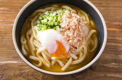 冷やしカレーうどんのレシピ「冷凍麺でどこよりも簡単に作る」