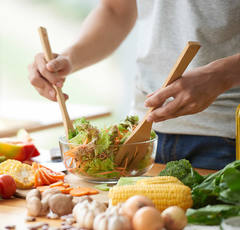 新たな深夜の飯テロドラマ『きのう何食べた？』 炊き込みご飯を再現する人が続出