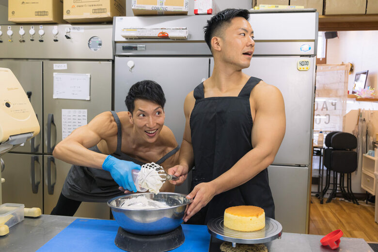 「生クリームにこっそりプロテインを入れるマッチョ」