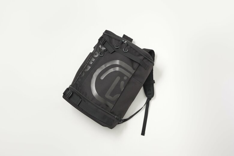 見た目もスタイリッシュで機能面も抜群のリュックを販売