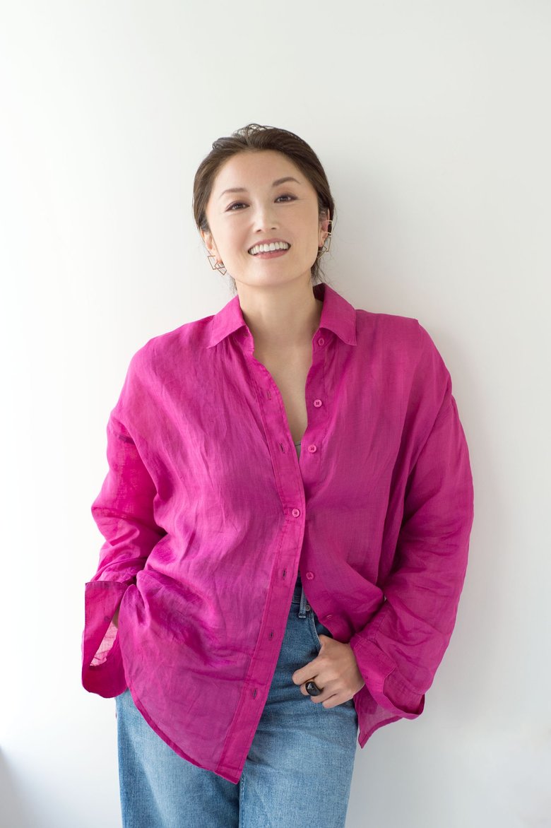 シャツとデニム姿が素敵な井上さん