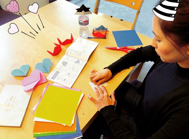 アメリカ在住時は子どもと一緒に折り紙を楽しむなど、親子の時間を大切にした