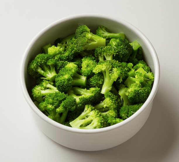 【ゆでブロッコリー】
ブロッコリー・・・2個(約400g)
塩・・・少々

ブロッコリーはしっかり洗い、小房に分ける。鍋に湯を沸かし、沸騰したら塩を入れて1分ゆでる。水にとり、キッチンペーパーなどで水けをしっかりとる。保存容器に入れる。