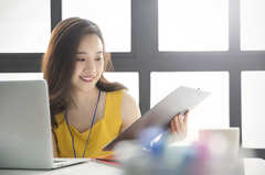 働く女性におすすめのデジタル系資格・検定3選！転職やスキルアップに役立つ資格とは？