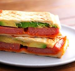 スパムとアボカドのホットサンドレシピ