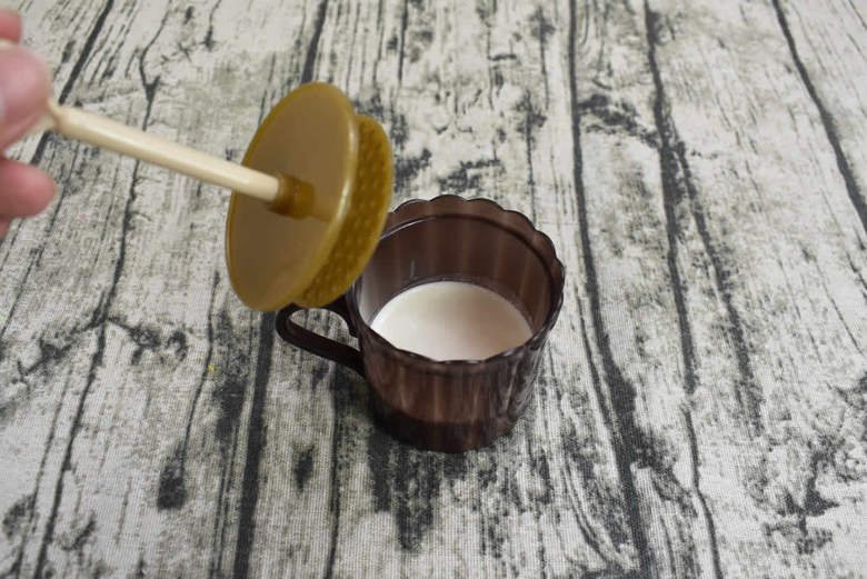 セリアのおすすめキッチン用品「クリームホイッパー」の実物画像3