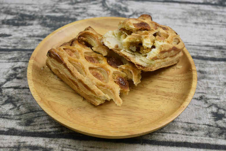 ファミマの人気パン塩キャラメルパイの画像