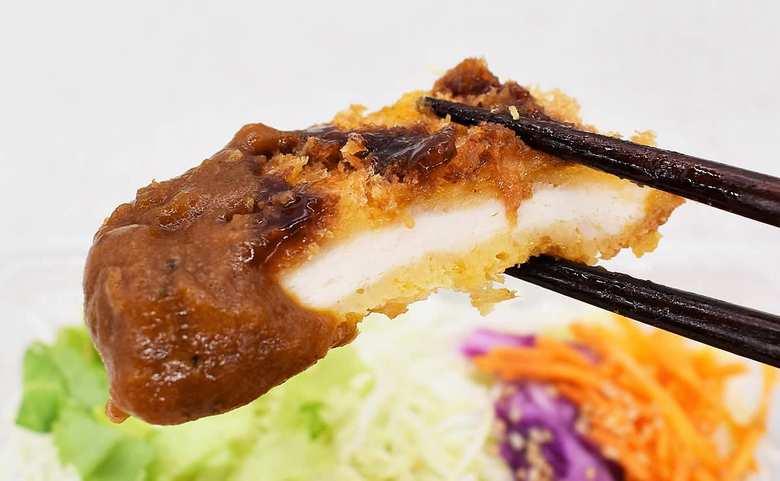 ファミマのおすすめサラダ「1/3日分の野菜が摂れるカレーサラダランチ」の実物画像