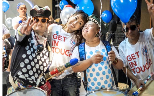 過去の世界自閉症啓発デーの様子（写真提供　Get in touch）