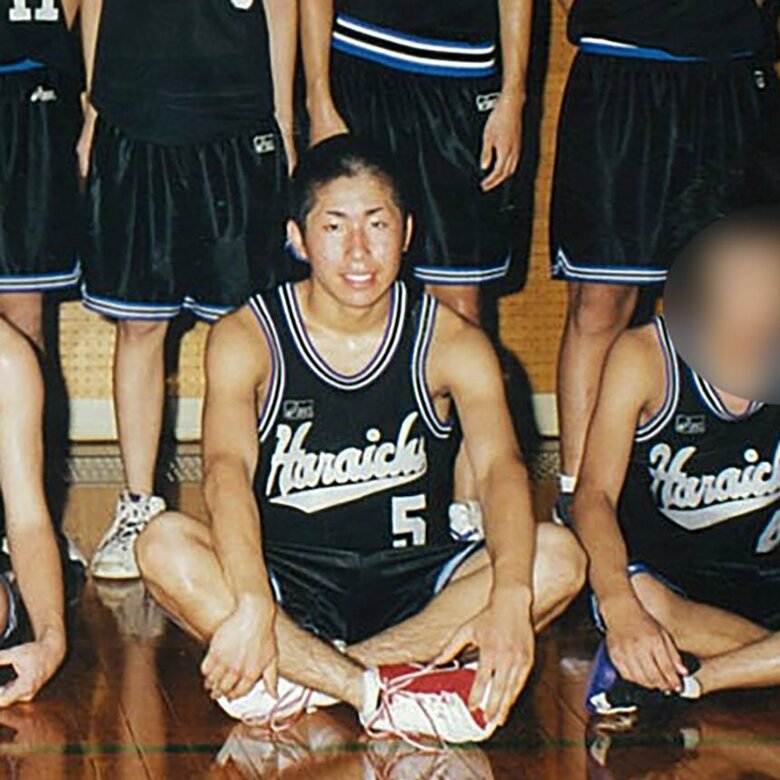 中学時代バスケ部にて副キャプテンとして活躍、女性にもモテたという