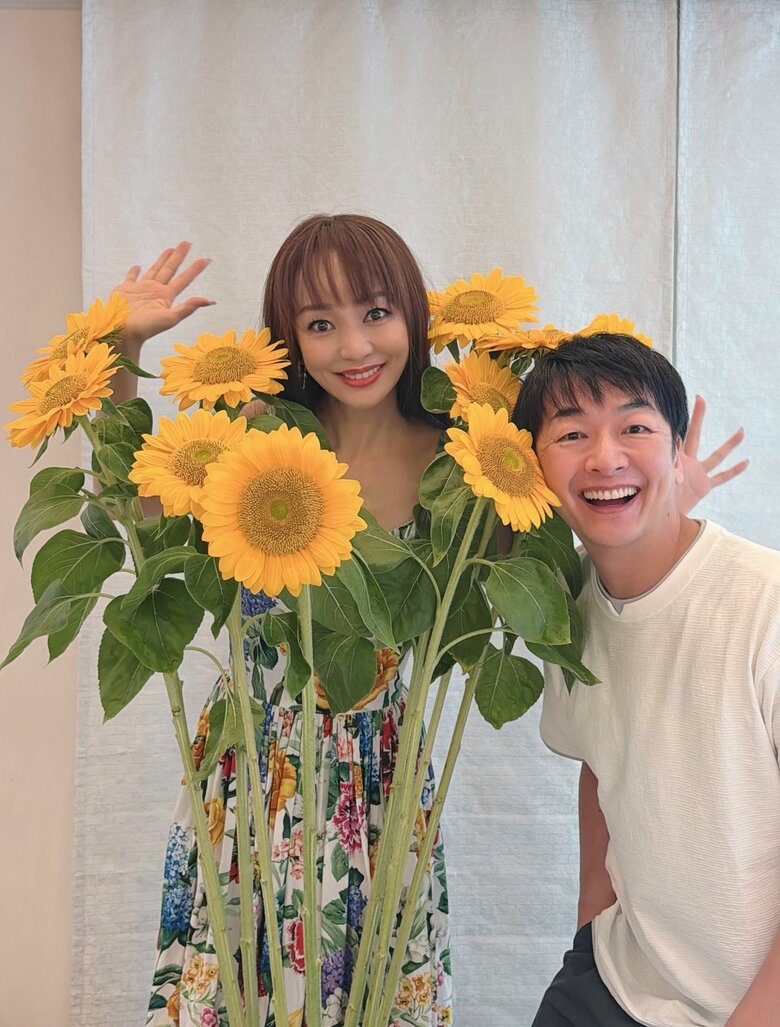 弟で、お笑いコンビ ハマカーンの神田伸一郎さんとの仲良しきょうだいショット